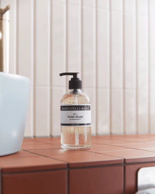Marie-Stella-Maris Hand Soap - Violet Muse sfeer 1