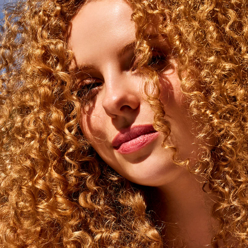 Philip B Weightless Volumizing Mega-Curl Enhancer sfeer 2