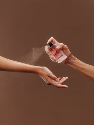 Salt & Stone Body Mist Black Rose & Oud 100ml sfeer 1