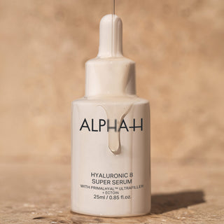 Alpha-H Hyaluronic 8 Super Serum flacon op zandsteen