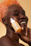 Alpha-H Vitamin C Serum model met flacon