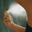 Corpus Naturals Deodorant Spray 75ml onder de oksel gespoten