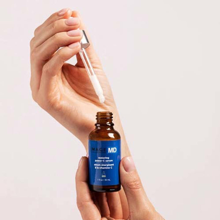 Image Skincare Image MD Restoring Power-C Serum aanbrengen