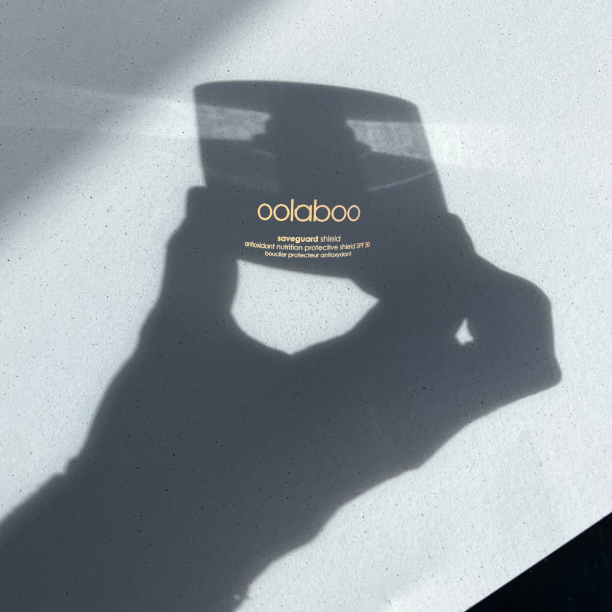 Oolaboo Saveguard Protective Shield SPF30 als schaduw in de hand