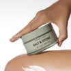 Salt & Stone Body Cream Bergamot & Hinoki 200ml aangebracht op de knie