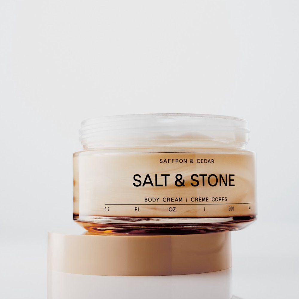 Salt & Stone Body Cream Saffron & Cedar 200ml gestapelde potten
