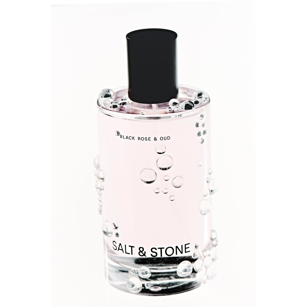 Salt & Stone Body Mist Black Rose & Oud 100ml flacon met waterdruppels