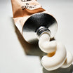 Salt & Stone Hand Cream Saffron & Cedar 60ml tube met crème